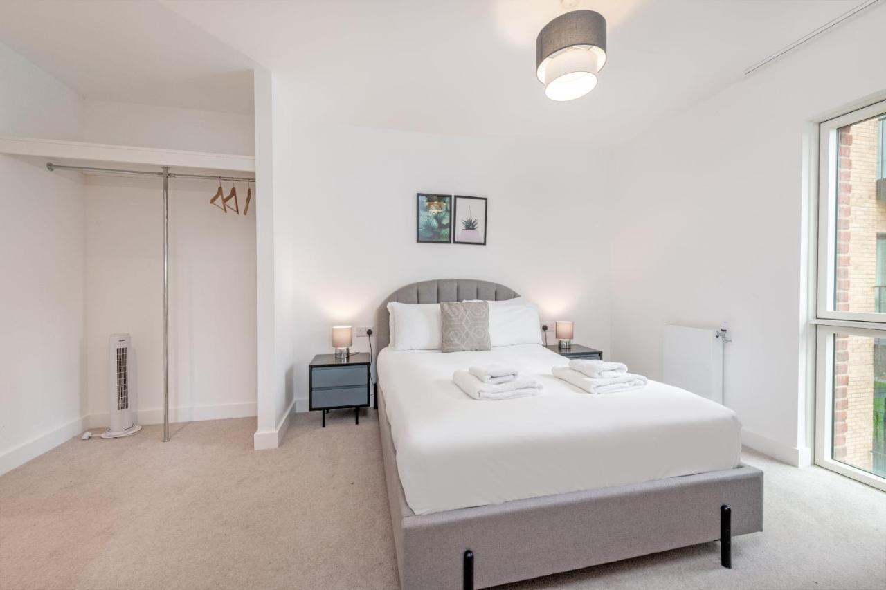 Stayo Apartments Barking Wharf London Exteriör bild